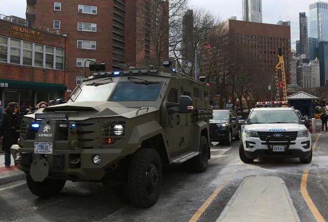 马杜罗夫妇出庭现场细节披露！外交部：没有哪个国家可以充当国际警察，没有哪个国家可以自诩为国际法官