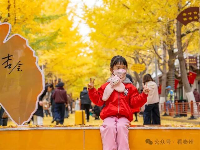 比人山人海还火爆的场面！就在天水“黄金大道”…