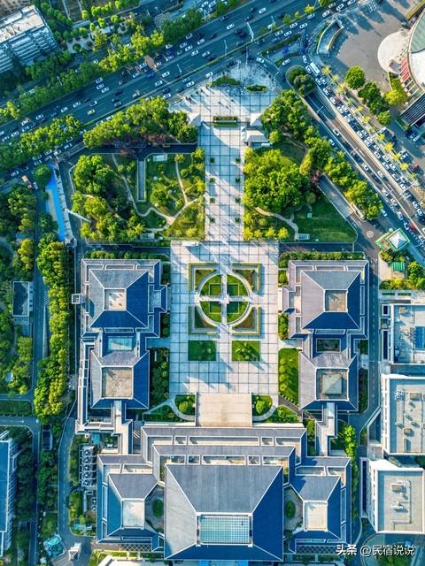 一天13500多人登上黄鹤楼，武汉热吗？