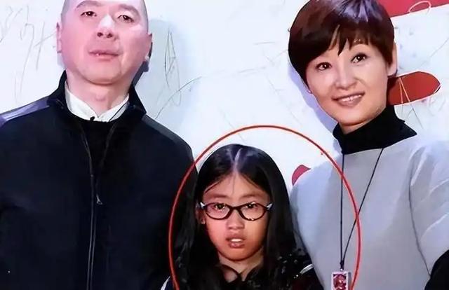 徐帆回应离婚五个月后，冯小刚再惹争议	，养女徐朵竟成了导火索