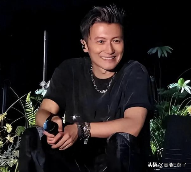 谢霆锋公开征集素材做纪录片？网友：把他跳舞的视频发给他看！