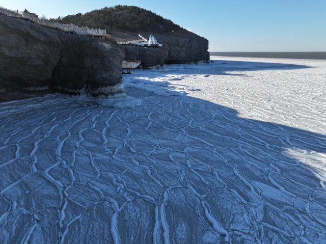 东北看海新体验:大连变身“北极分极”