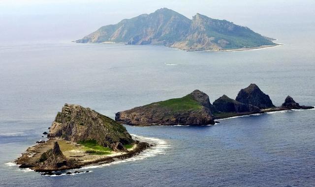 风向突变！日本突然“认怂	”，死死按住反华急先锋，生怕局势失控