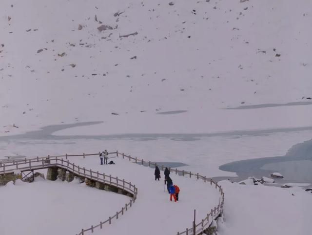 别再等！达古秋冬双景已上线，从彩林穿越到雪域