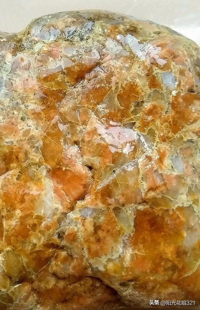 我在浐河捡到了一块像古代瓷器花纹的石头