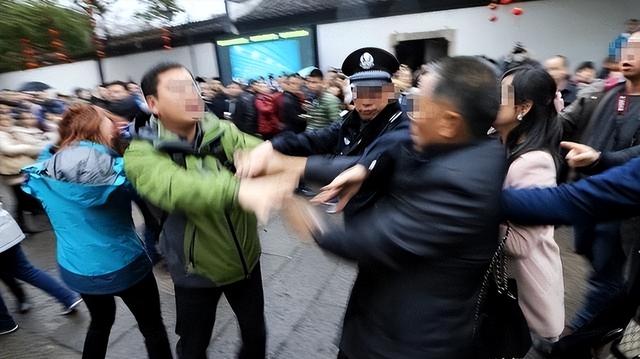 又揪出来一个巨贪，金额高达9.7亿，首富夫人郝斌跨境逃亡失败了