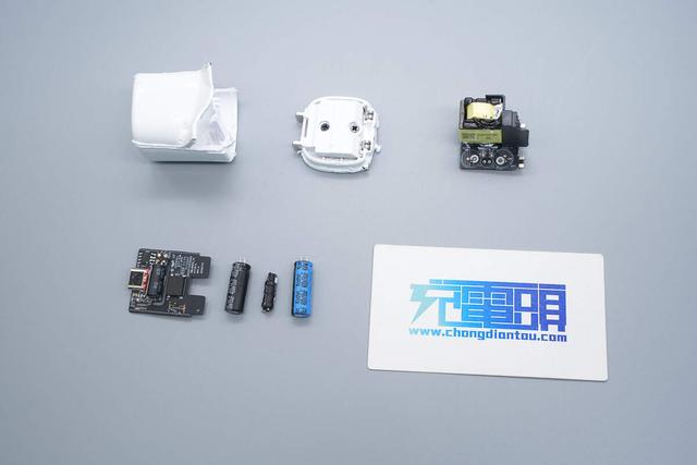 小米新款45W氮化镓小布丁充电器拆解，这些不同点需要注意