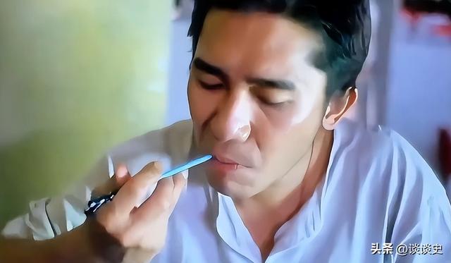 陪玩陪睡只是开胃菜，袭警、舔手指、集体嫖娼，背后的事捂不住了