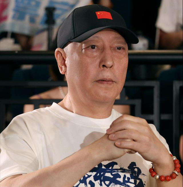 原来她是倪大红的妻子，难怪65岁还在内娱活跃，娶一个贤妻旺三代