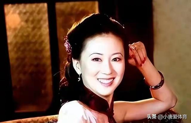 49岁仍单身！曾因“全裸写真	”遭全网唾骂，如今她活成了这样！