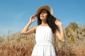 为什么有的女性体毛旺盛，有的却一根也没有？哪一种更好？图片
