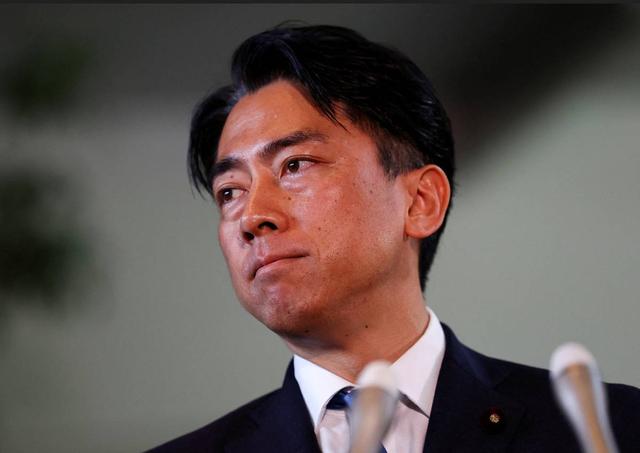 马克龙专机落地北京，高市知错还犯？两部门发声，制裁没有上限