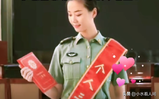 女民兵李思颖太牛了，刚阅兵结束就官宣新身份，全网恭喜，不简单