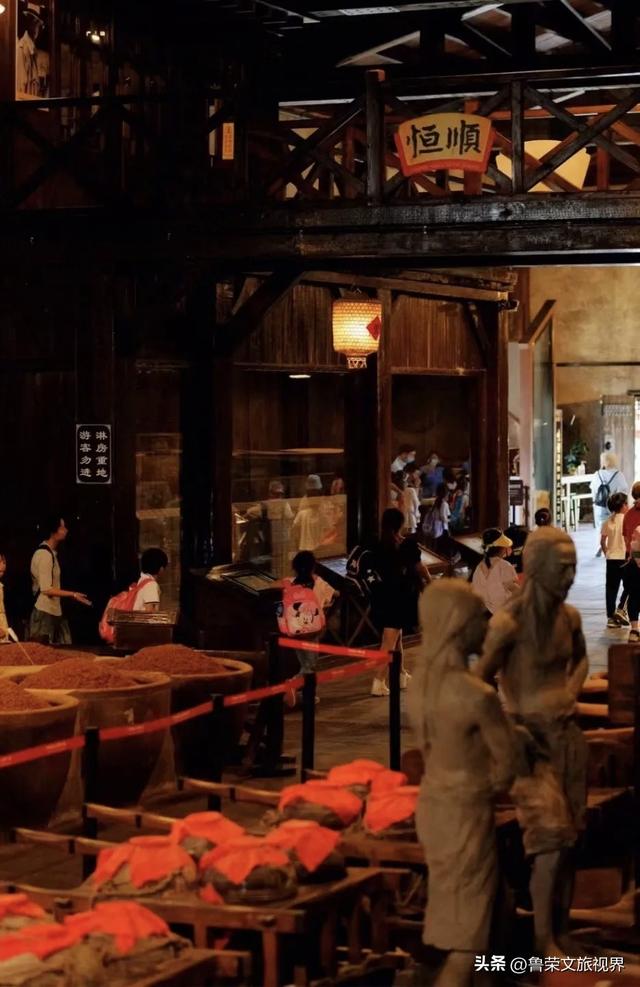 镇江的秋日才是真绝色，三山染彩、古街流韵，连空气都带醋香