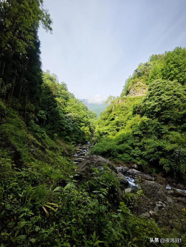 徒步瓦屋山,太艰难了,坚持下来不容易