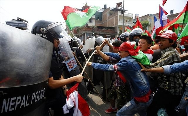 生死存亡，解放军抵达尼泊尔，尼：若非中国，我们就是下个锡金
