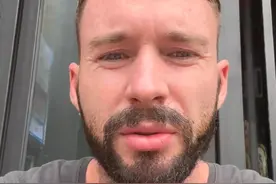 笑麻！外国男子称在中国被歧视，酒吧不接待他，却遭网友集体吐槽图片