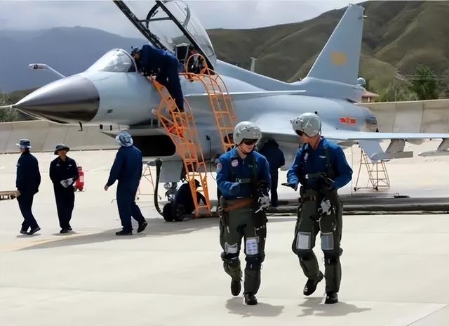 歼-35A内置登机梯到底有什么讲究