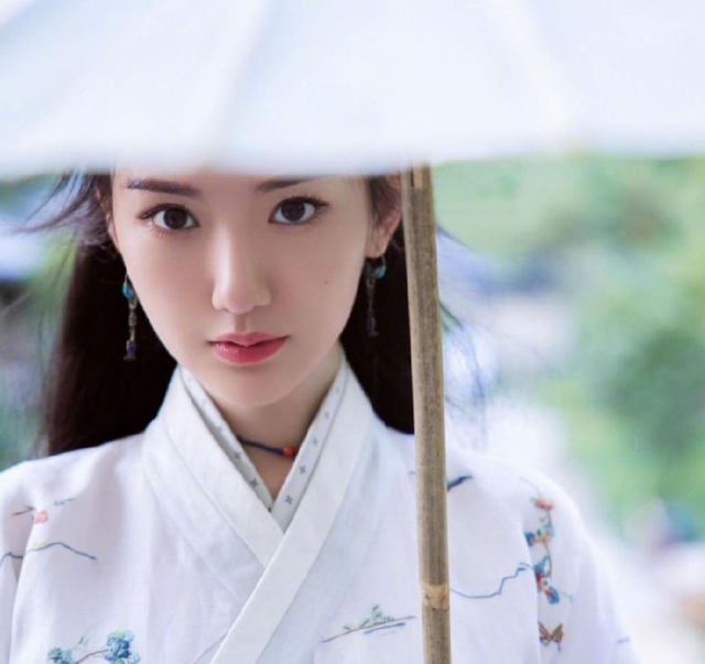 与陈晓闪婚领证传闻真相大白1个多月，毛晓彤近况曝出，并不意外