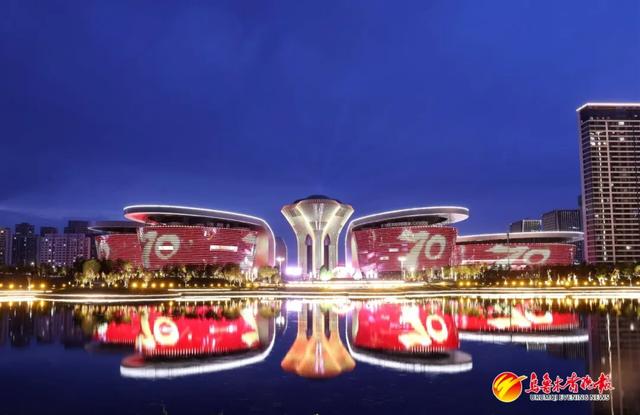 来自乌鲁木齐的浪漫！整座城市都在发光