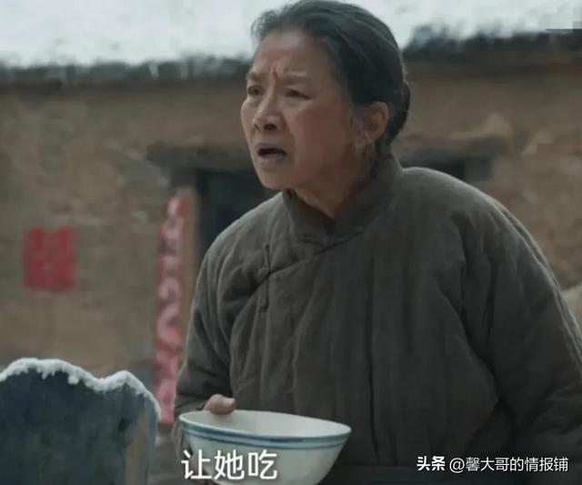 北京偶遇“大脚娘”迟蓬老师，戏外的她看着很年轻，腿又直又白啊