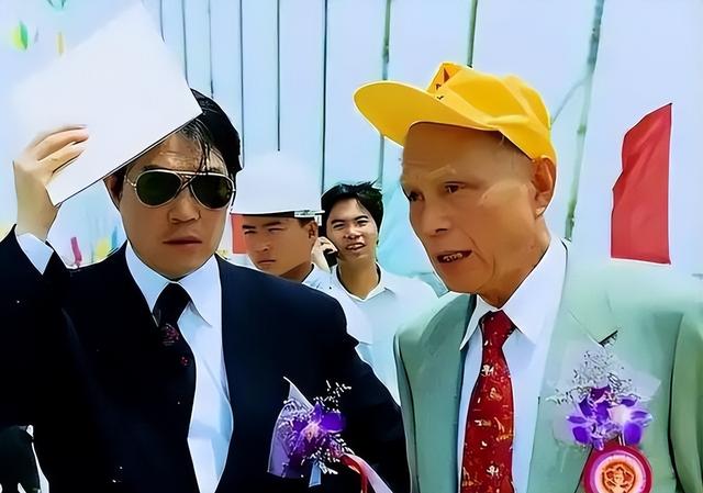 阅兵临近，霍家三父子一张北京合照暴露真实处境，目的果然不一般