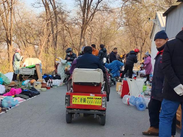 记录德州：岔河河堤上的大集，人山人海，异常热闹