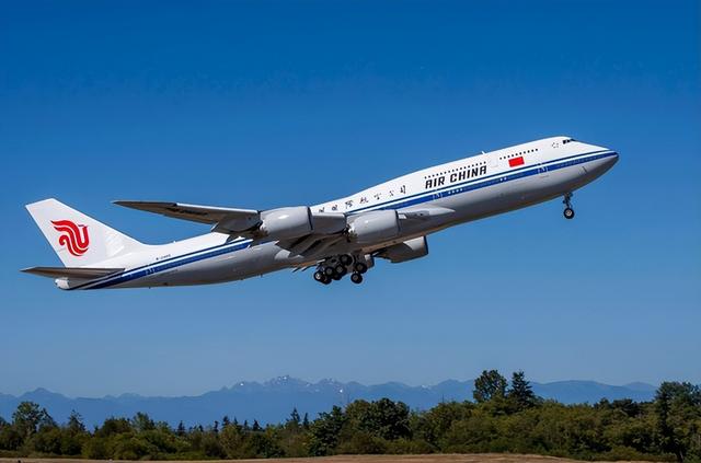 中日航线震动！50万张赴日机票被取消，高市下决心：大不了掀桌子