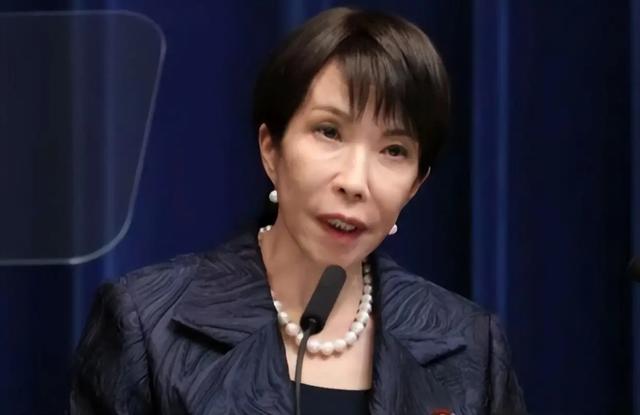 拖了38天，高市早苗对中国统一方式，首次作出回应！中方：没资格