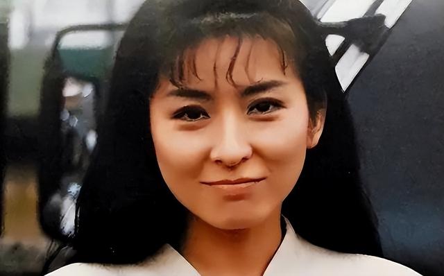 65岁天后终生未婚，无性无爱，流落街头无人问津，被母亲毁掉一生