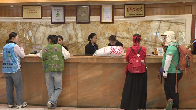 游客激增！国庆假期敦煌酒店“暖心牌”再出圈