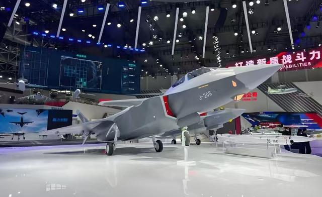 官宣歼-20S能对地攻击、反舰和电子战、它的“肚子”够大吗？