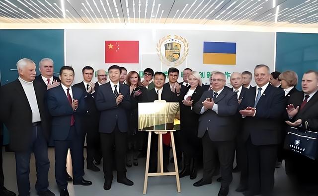 俄乌打了3年，打穷了3个国家，富了3个国家，中国也在其中