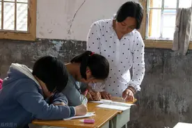 当年0分遭辞退，女民办教师教科书式自救，10年后顺利转正图片