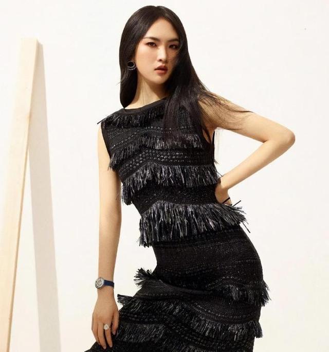 收手吧！资本家的“丑孩子”，笑的比哭还难看，别霍霍观众眼睛了