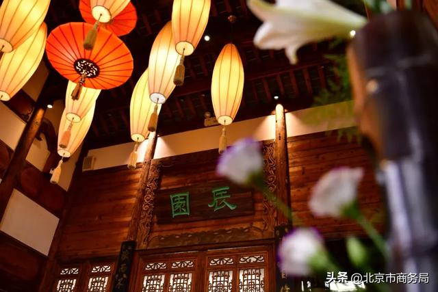 热热热热闹极了!来副中心蹦“水迪”、淘文创……解锁N种清凉玩法~