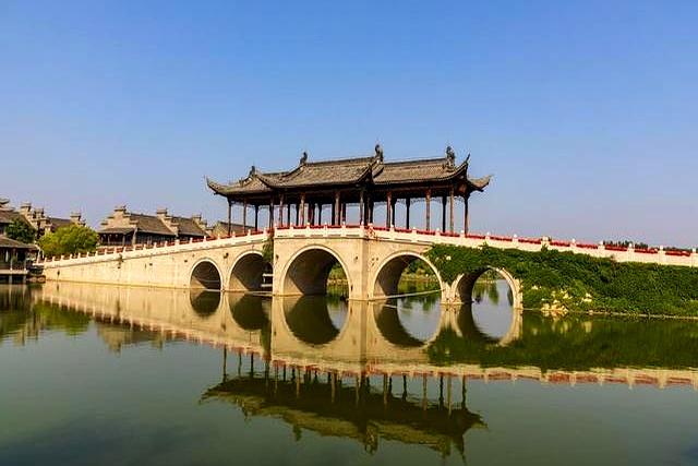 河南一景区火了！36 亿砸出 450 亩古城，想超过乌镇周庄？