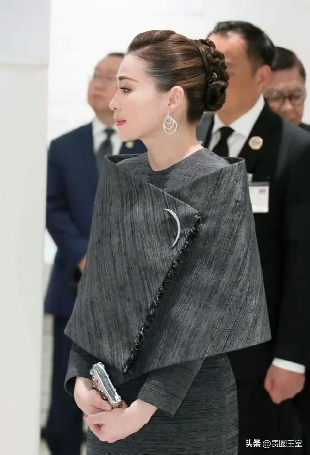 泰王不懂妻美!和苏提达王后参观北京航天城,对其使眼神表情严肃