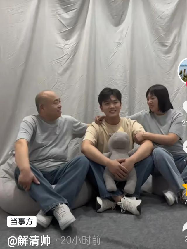 太爱了！解清帅补拍百日照，大哥“吃醋”，解妈一个方法解救