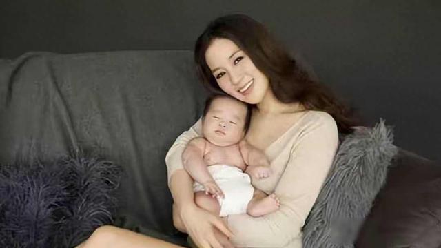 她14岁已是“人间尤物”， 被首富看中花10亿娶回家， 8年生了四胎