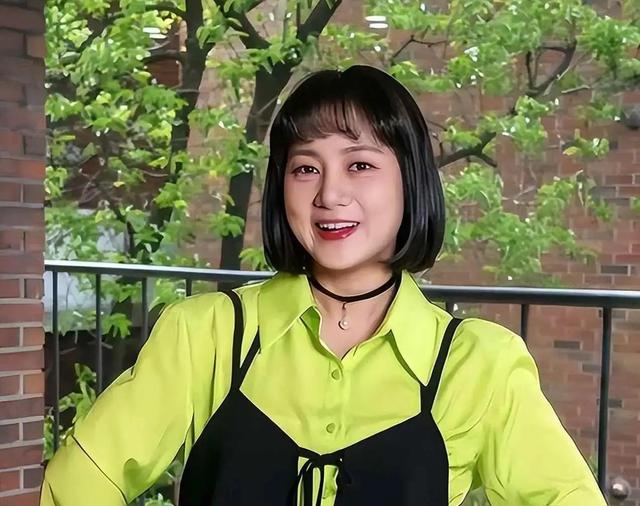 韩国艺人朴娜莱，又被曝在车上发生关系！强迫工作人员旁听