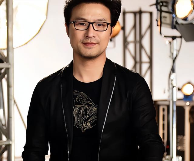 章子怡也没想到，离婚刚两年的54岁汪峰，竟走上了另一条上坡路