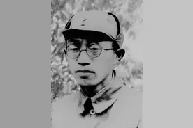 黄克诚力主死守通辽，遭到领导层集体反对，一人突然表态：我支持图片