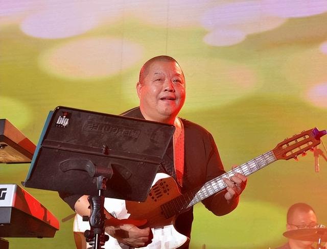 6上春晚，与恩师同居后怀孕，被骗流产，如今57岁准备孤独终老