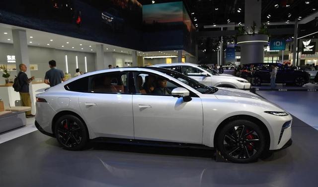 充电方式影响续航？实测对比快充慢充，结果出乎意料！