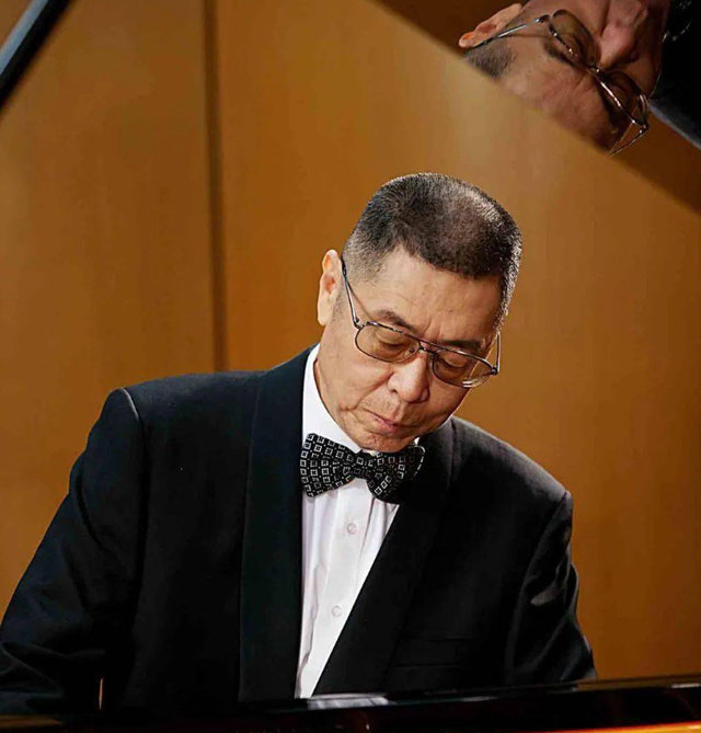 三婚娶小37岁徒弟，81岁生女，84岁生儿，如今住美国豪宅好不惬意