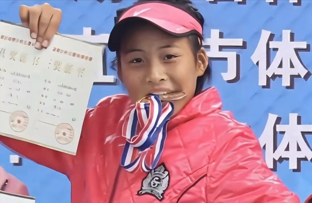 连续退赛80天，郑钦文再破天花板，让李娜和整个网坛“沉默”了