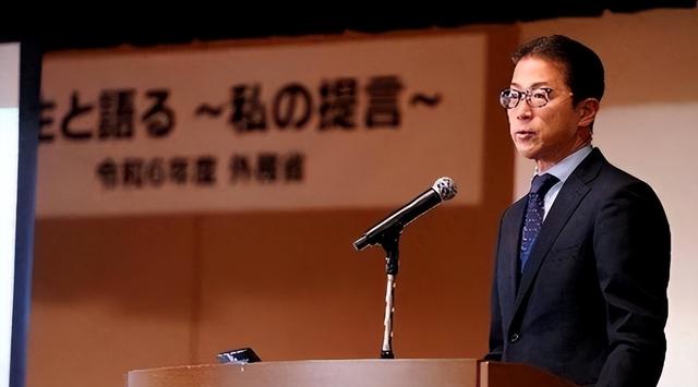 中日关系再变，13年来日本首次被拒，高市不服：当众喊出1个名字