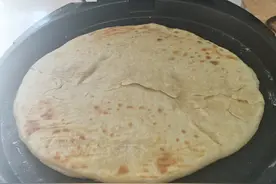 我用电饼铛烙的大饼，柔软层次多，全家都爱吃图片