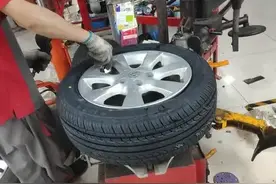 轮胎到底几万公里换一次？修车师傅的轮胎秘籍我把它拿给你们看！图片